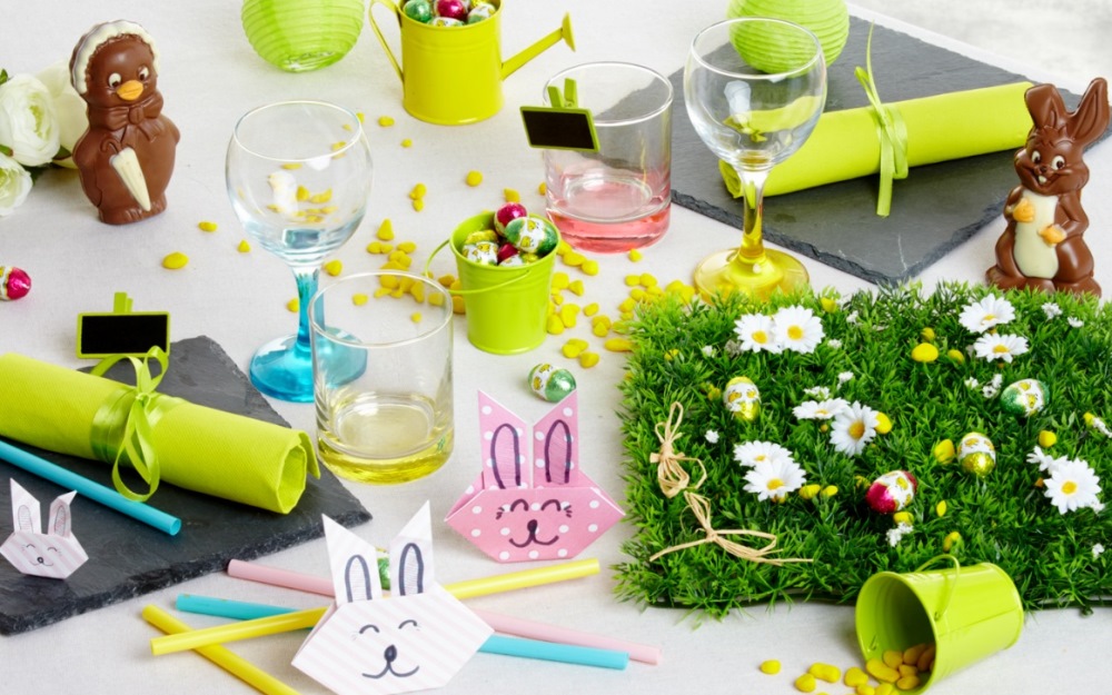Décorations de Pâques : lapins décoratifs et œufs à décorer